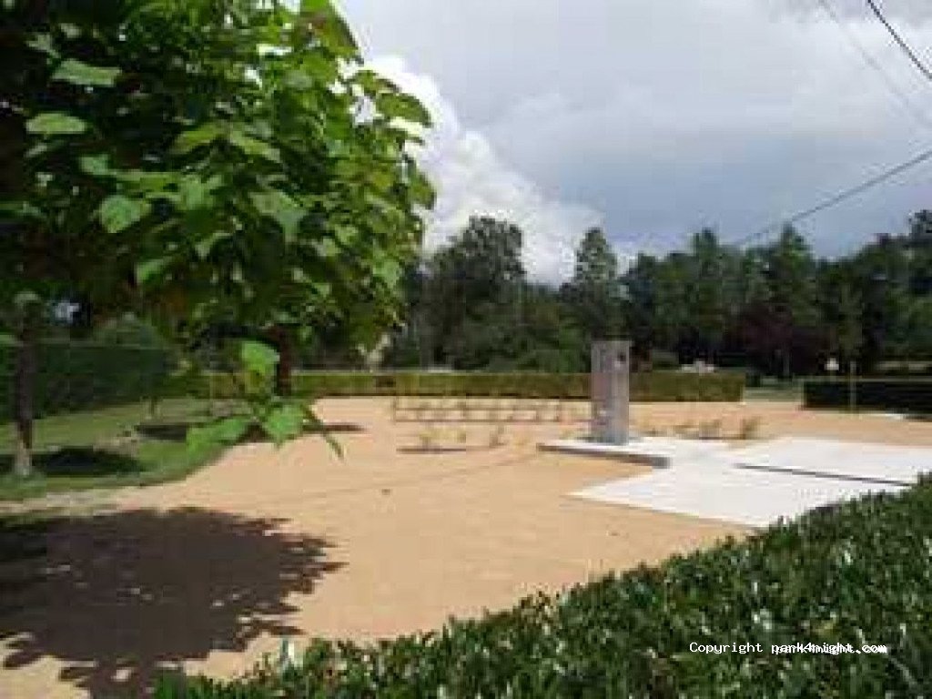 (03230) Paray-le-Frésil - Le Bourg — foto
