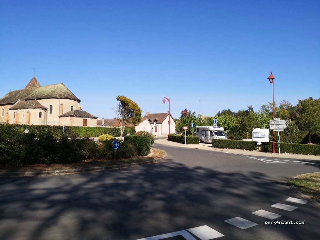 (03230) Paray-le-Frésil - Le Bourg — foto 2