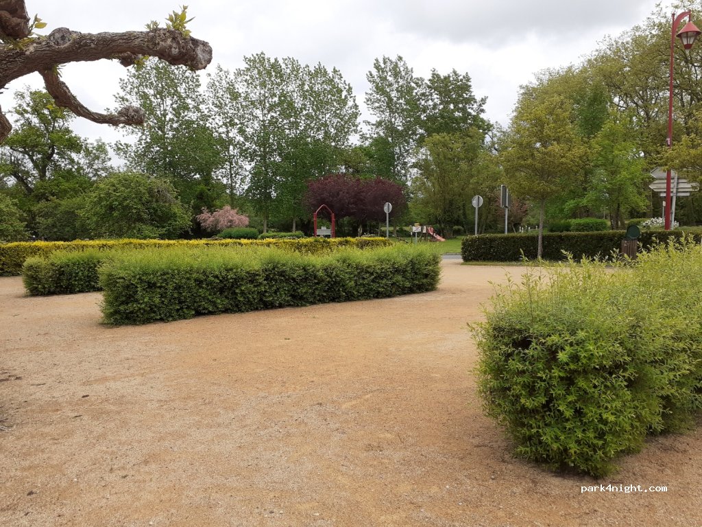 (03230) Paray-le-Frésil - Le Bourg — foto 3