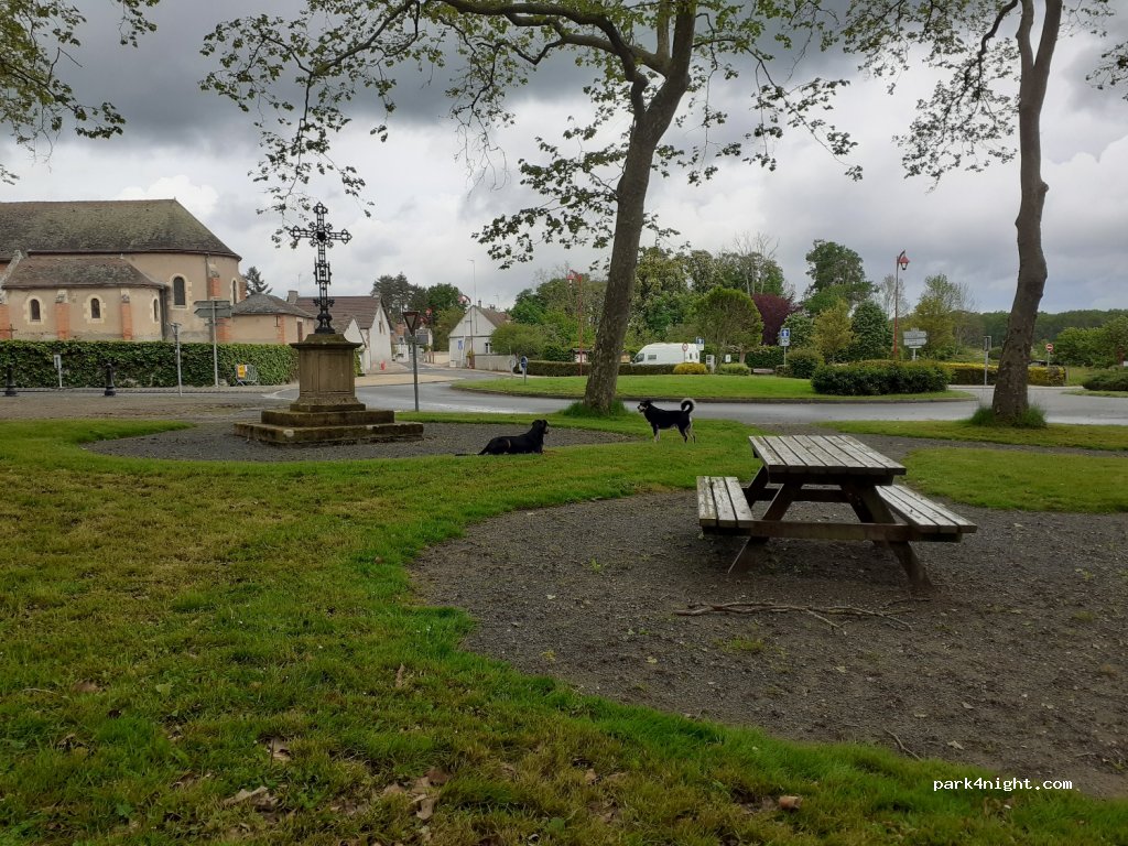 (03230) Paray-le-Frésil - Le Bourg — foto 4