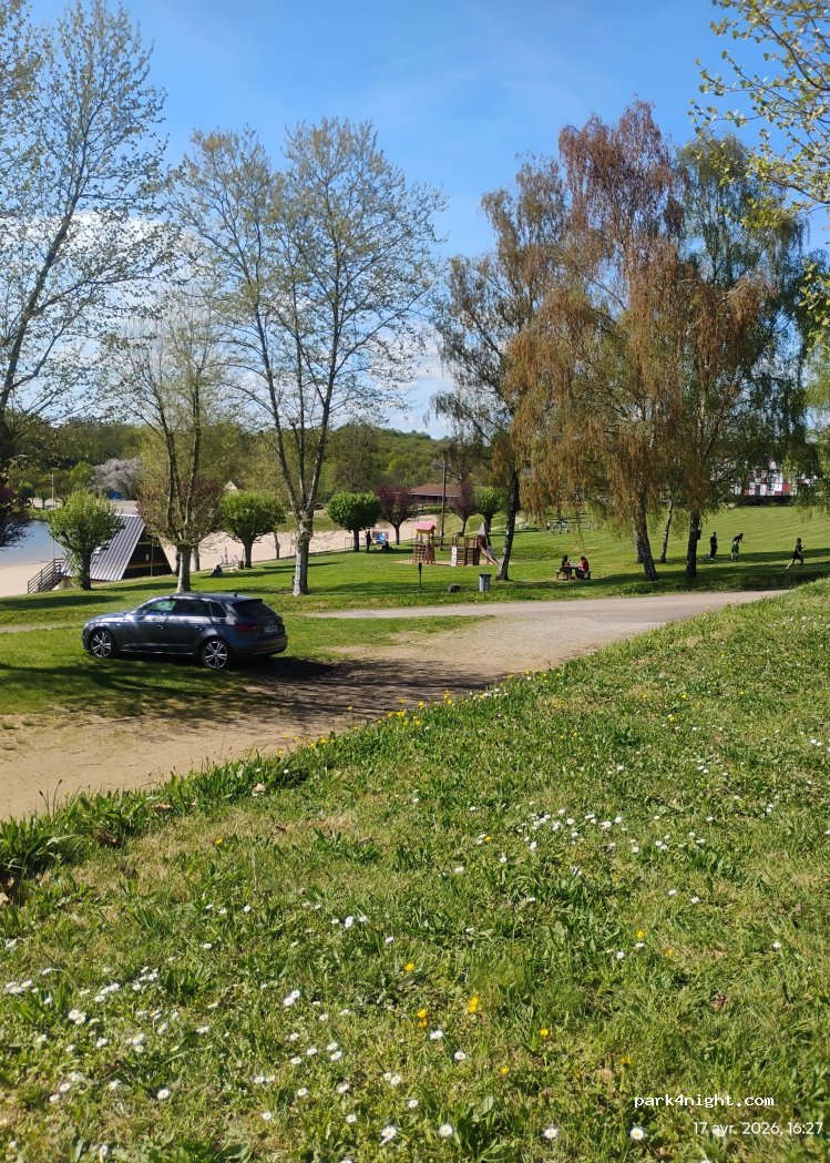 (87130) Châteauneuf-la-Forêt - Av. Michel Sinibaldi — foto 2