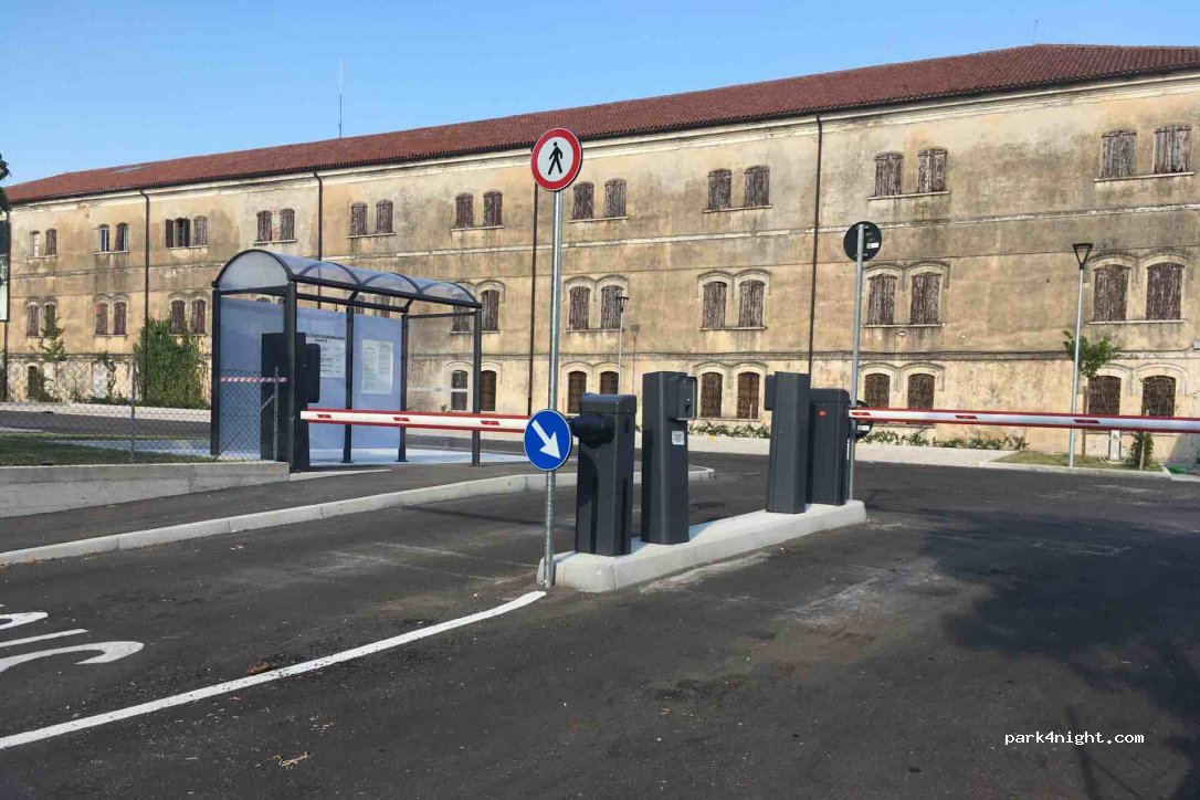 (36015) Schio - 4 Via Cardatori — foto