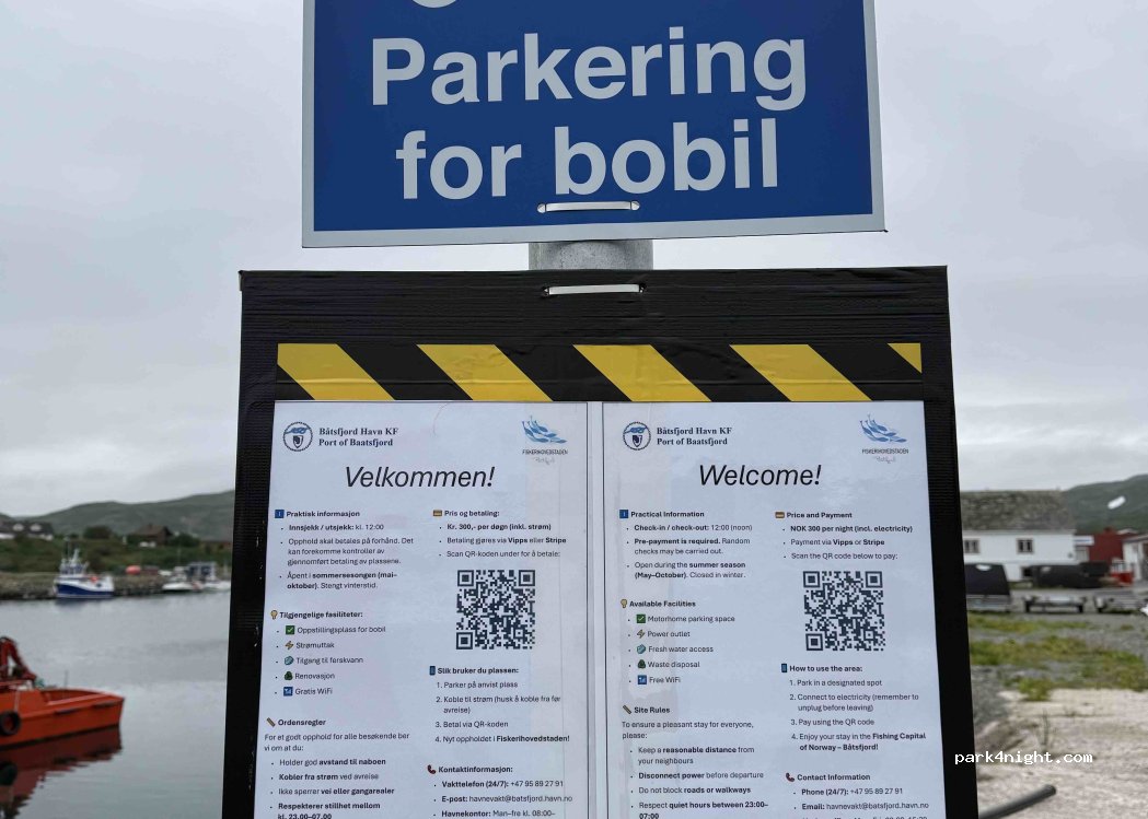 Bobilparkering Båtsfjord Havn — foto