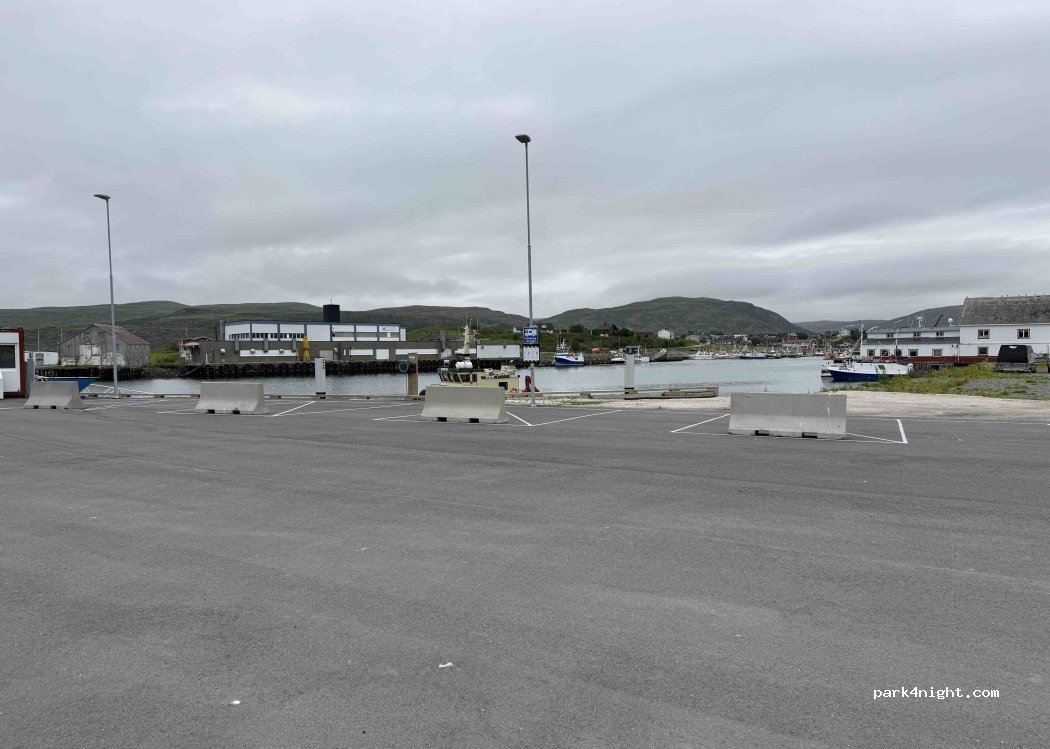 Bobilparkering Båtsfjord Havn — foto 2