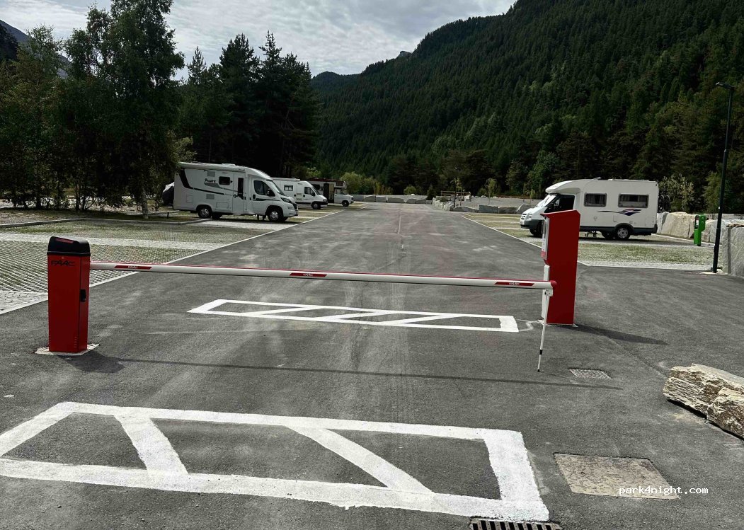 Area sosta Camper Cesana Torinese — foto