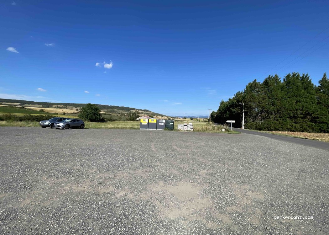 (63340) Boudes - Unnamed Road — foto