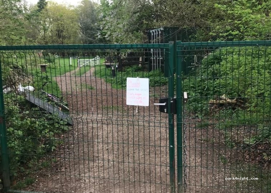 Abington Woods activity centre entrance — foto