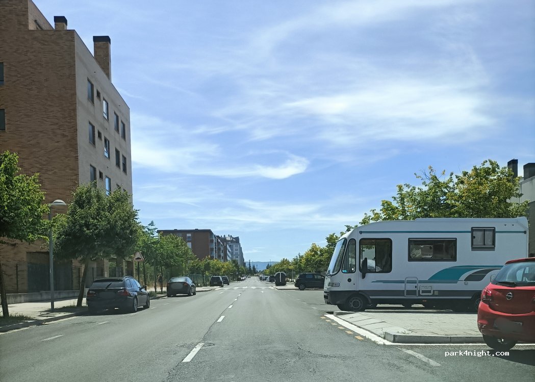 (01003) Vitoria-Gasteiz - Budapest hiribidea/Avenida de Budapest — foto