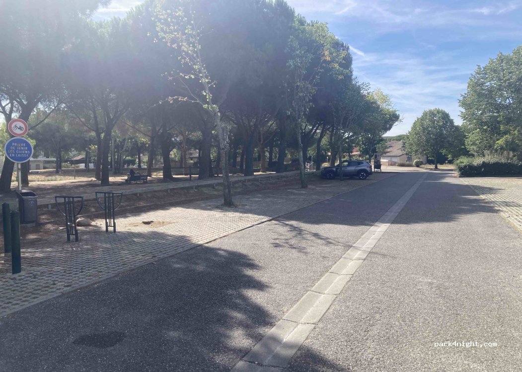 (31700) Blagnac - Allée Ouvrez la Cage aux Oiseaux — foto