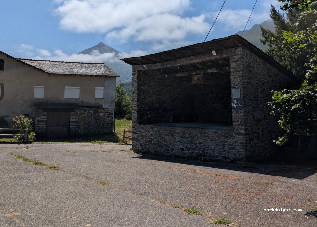 (33811) Cangas del Narcea - Unnamed Road — foto