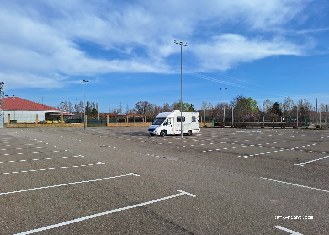 (24391) Santovenia de la Valdoncina - Urbanización la Vega — foto 2