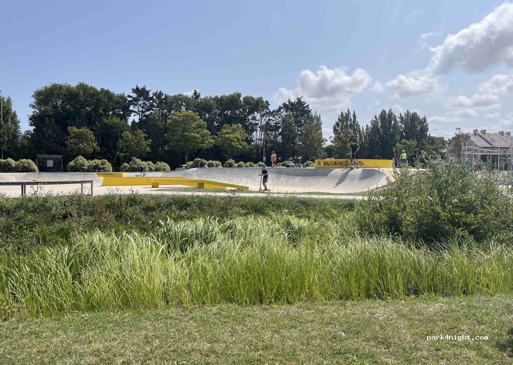 (14470) Courseulles-sur-Mer - Avenue de la Combattante — foto