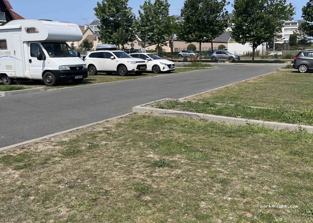 (14470) Courseulles-sur-Mer - Avenue de la Combattante — foto 2