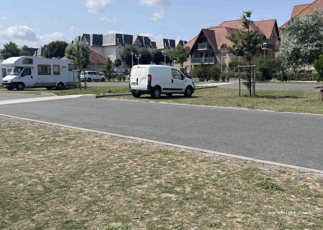 (14470) Courseulles-sur-Mer - Avenue de la Combattante — foto 3
