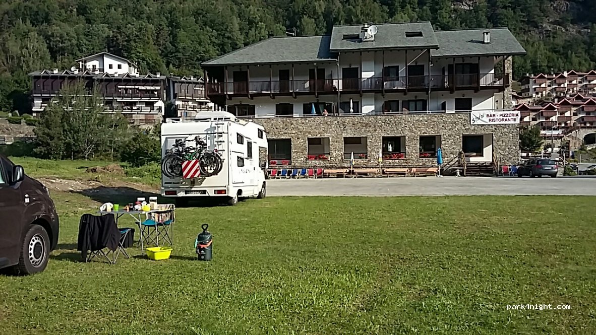Area sosta Camper Aprica — foto