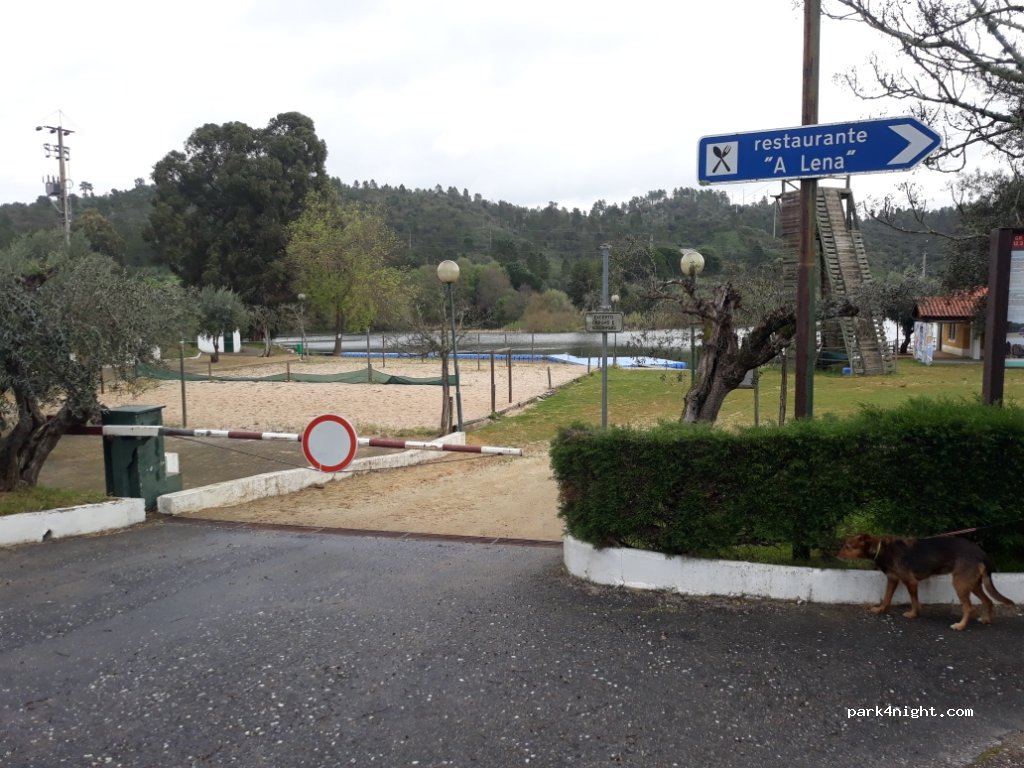 Parque de Campismo Municipal de Ortiga — foto
