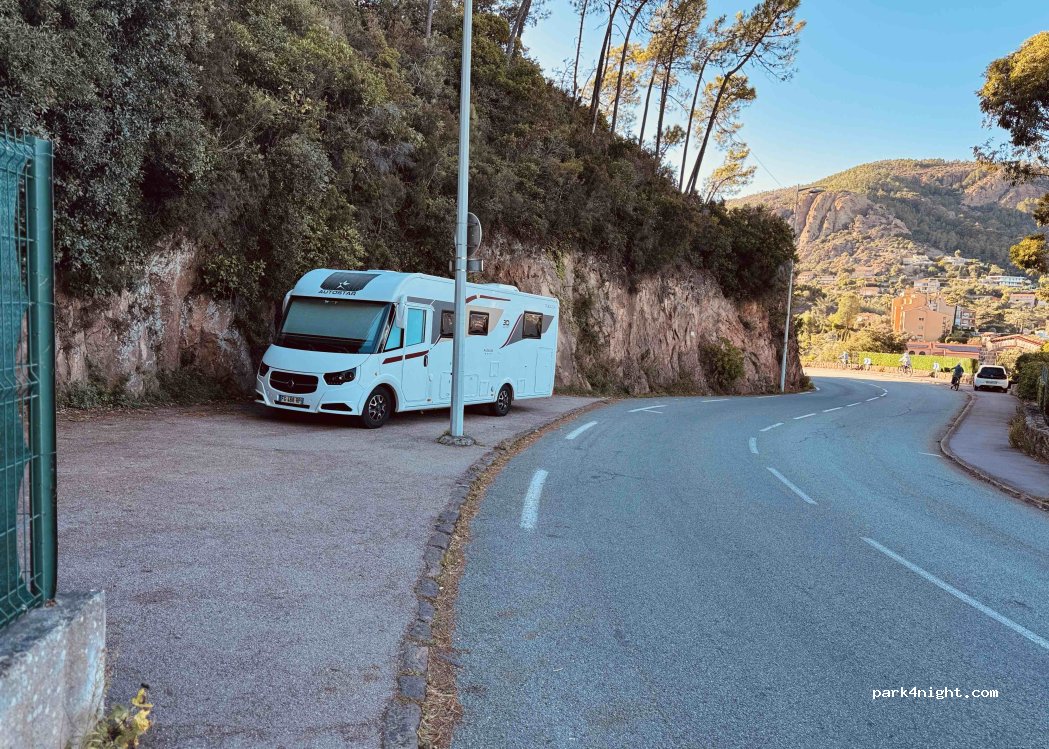 () Théoule-sur-Mer - Boulevard de la Corniche d'Or — foto 2