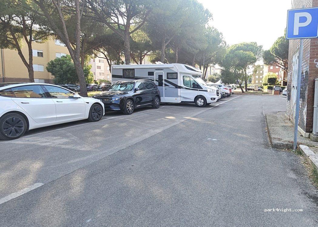(58022) Follonica - Via Lago di Lugano — foto