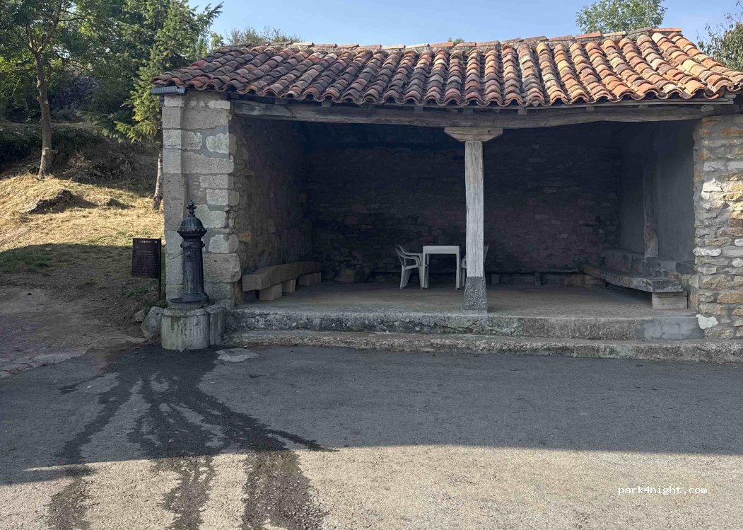 () Valle de Valdebezana - Calle Real — foto