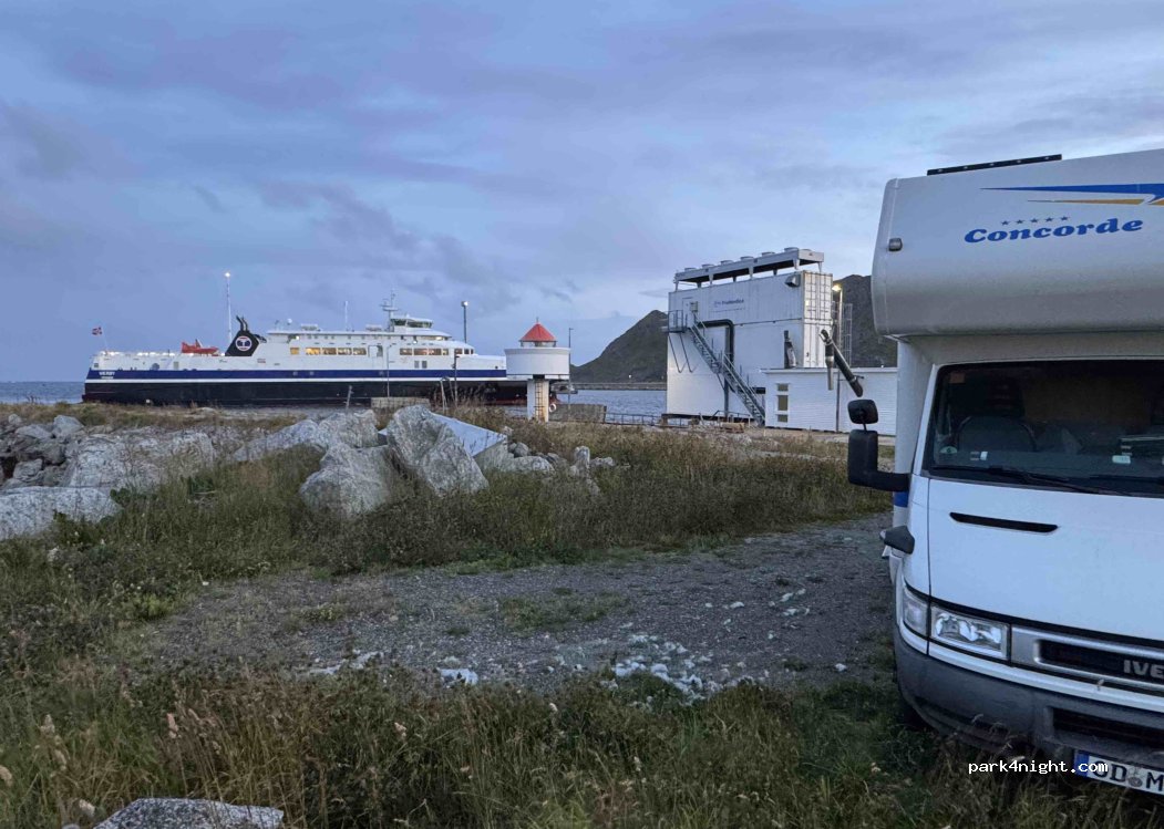 (8063) Værøy - Røstnesvågen — foto 3