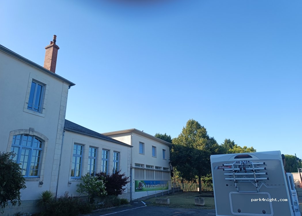 (58320) Pougues-les-Eaux - Rue Boutron — foto 3