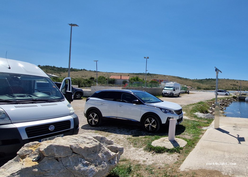 (23248) Općina Ražanac - Unnamed Road — foto
