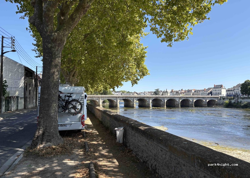 (86100) Châtellerault - Quai des Martyrs de la Résistance — foto 2