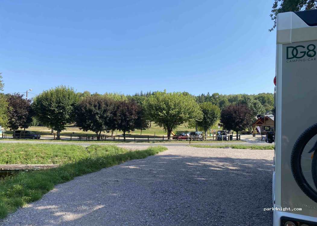 (19430) Camps-Saint-Mathurin-Léobazel - D 13 — foto