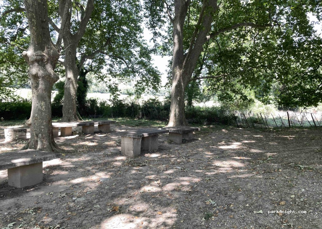 (30250) Junas - Chemin de la Promenade — foto