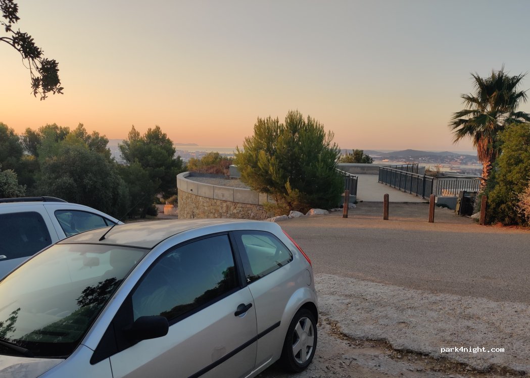 (83190) Ollioules - Chemin des Ligures — foto