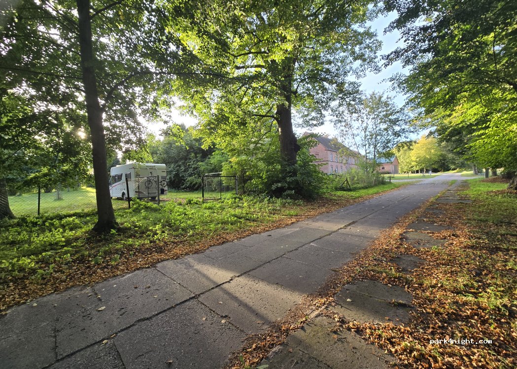 (17440) Buggenhagen - Straße des Friedens — foto 3