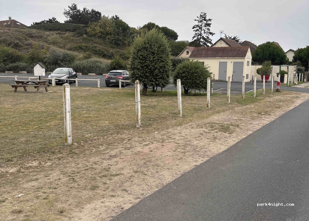 (14390) Varaville - Rue Léon Pican — foto 2
