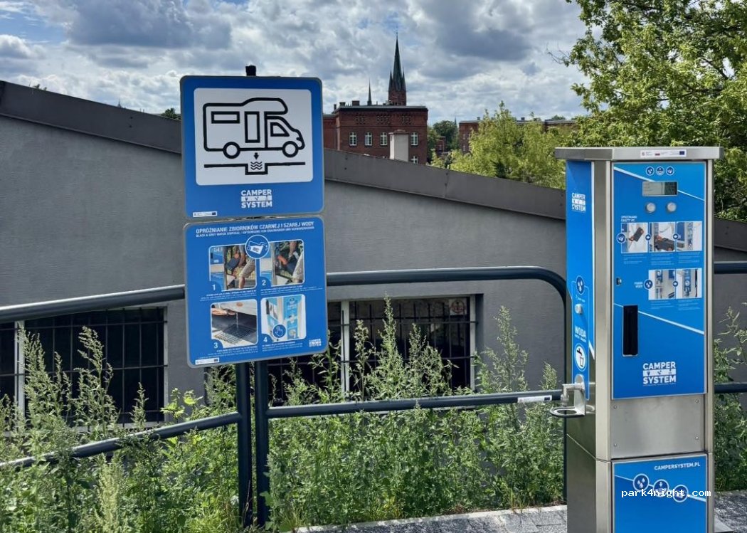 Kamper parking w centrum Torunia — foto
