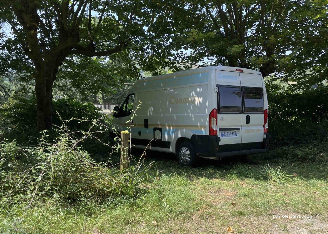 (64570) Féas - Chemin du Val Rosé — foto