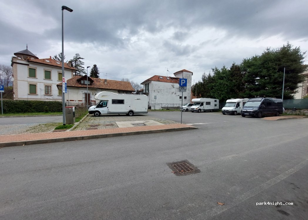 Area Sosta Camper Stresa — foto