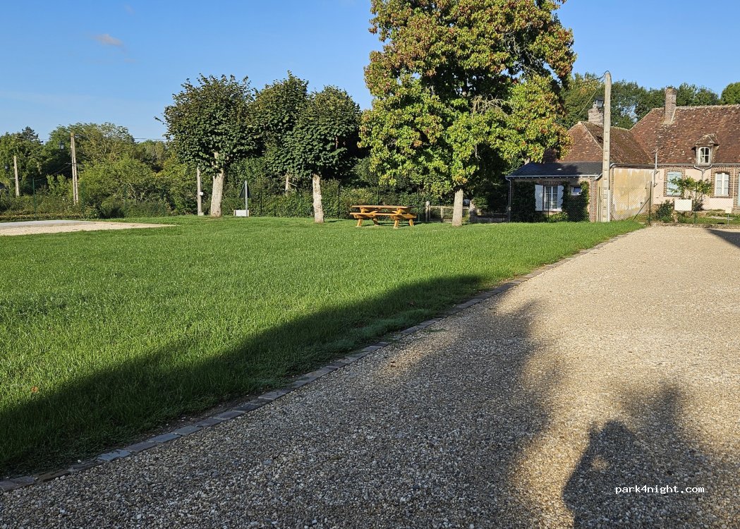 (28480) La Croix-du-Perche - Rue de l'Église — foto 3