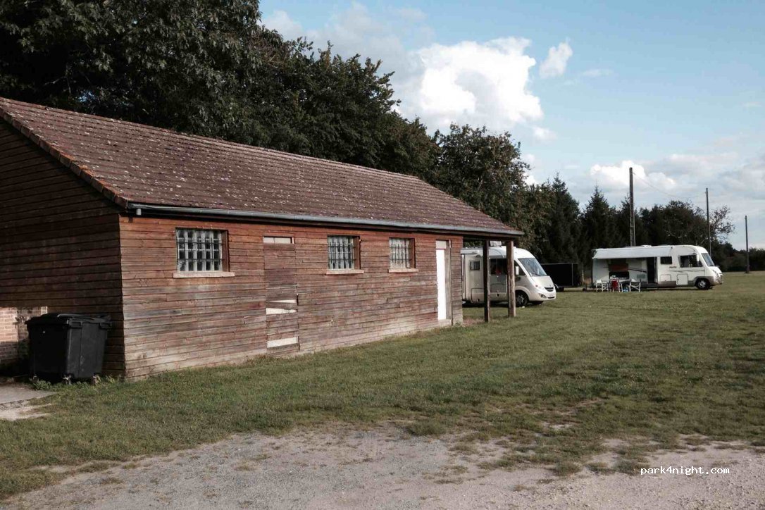 Aire communale de services et de stationnement camping-car Chaon — foto