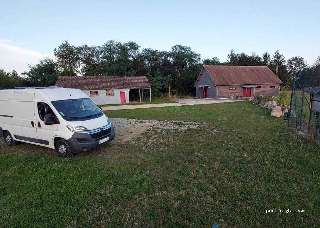 Aire communale de services et de stationnement camping-car Chaon — foto 2