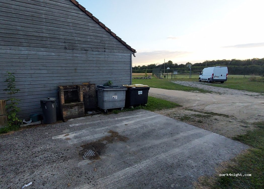 Aire communale de services et de stationnement camping-car Chaon — foto 3
