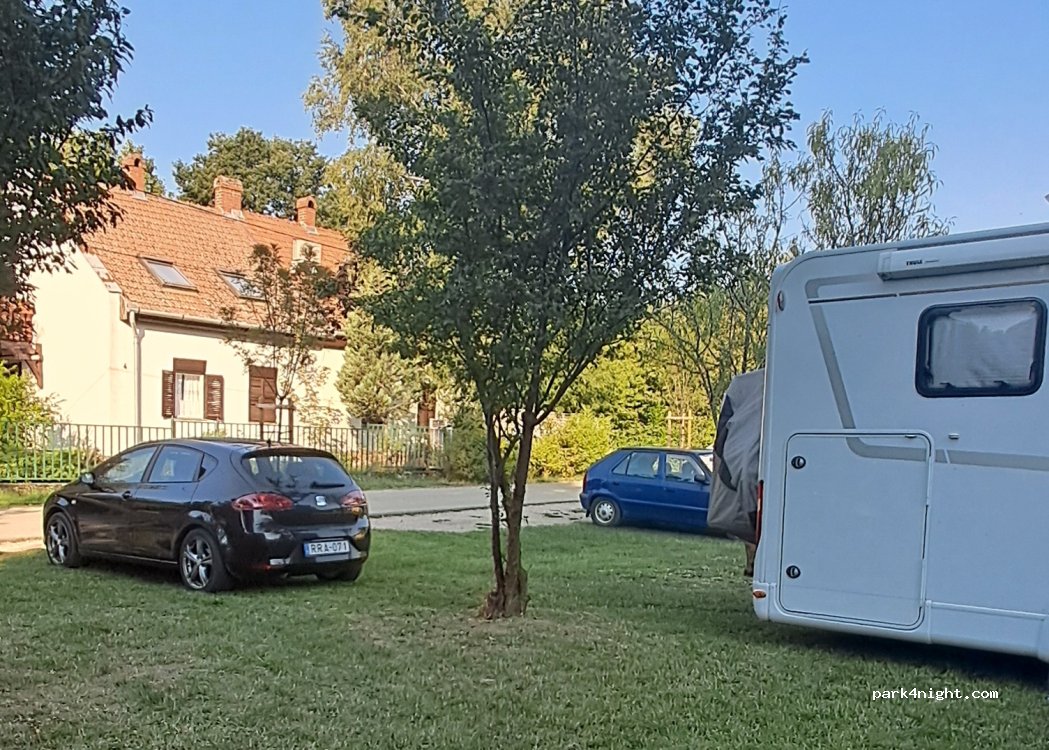 () Balatonszepezd - Arany János utca — foto