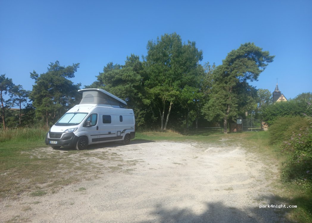 (60570) Mortefontaine-en-Thelle - Rue de la Mare d'Ovillers — foto