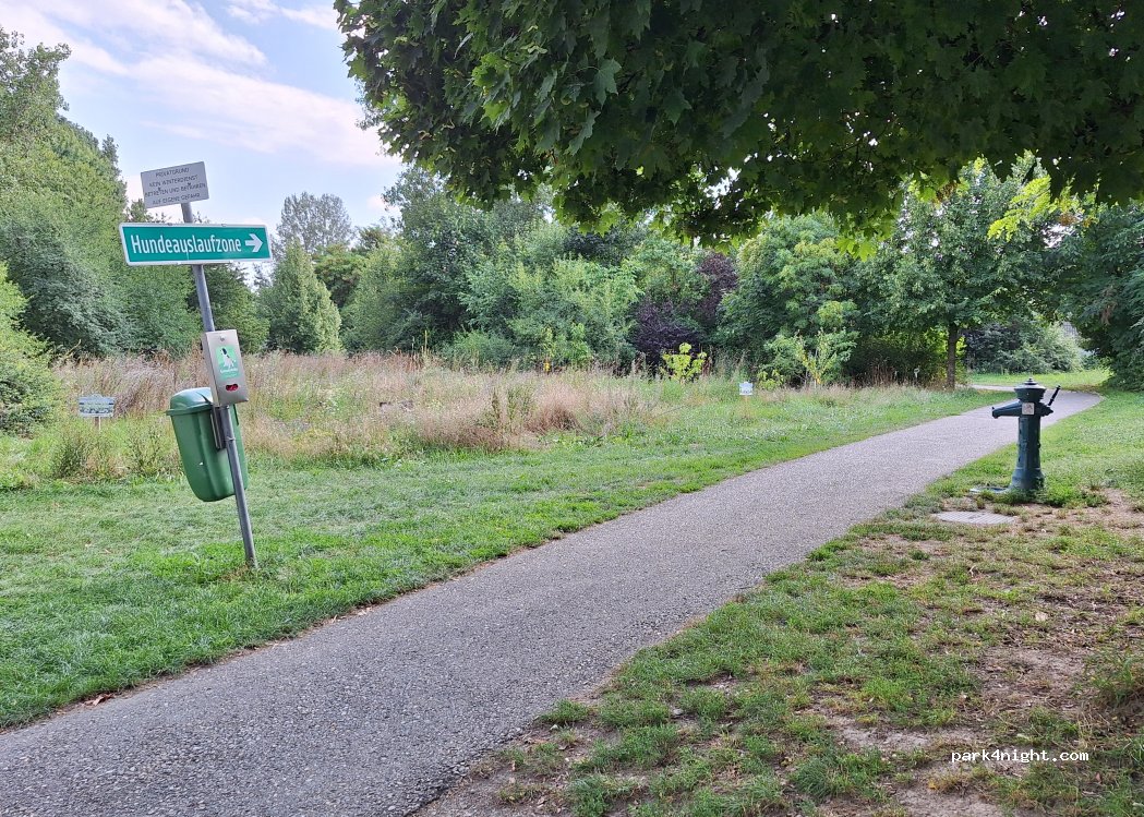 (2103) Langenzersdorf - Weißes Kreuz Straße — foto