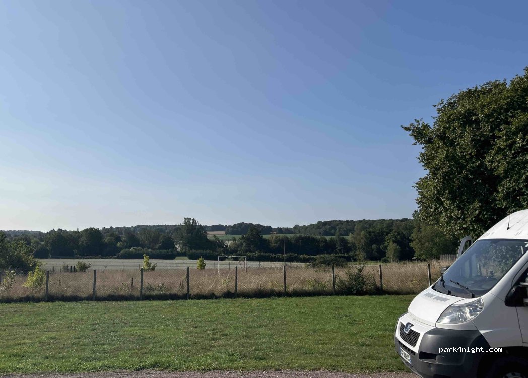 (89120) Charny Orée de Puisaye - Rue de Joigny — foto 2