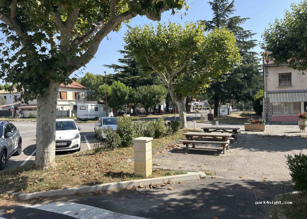 (04160) Château-Arnoux-Saint-Auban - Place du Commerce — foto 3