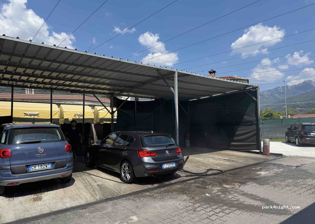 (54100) Massa - Unnamed Road — foto