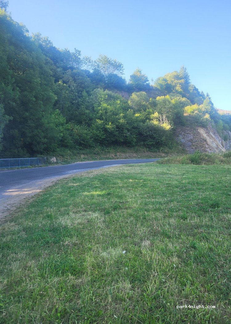 (15800) Saint-Jacques-des-Blats - N122 — foto