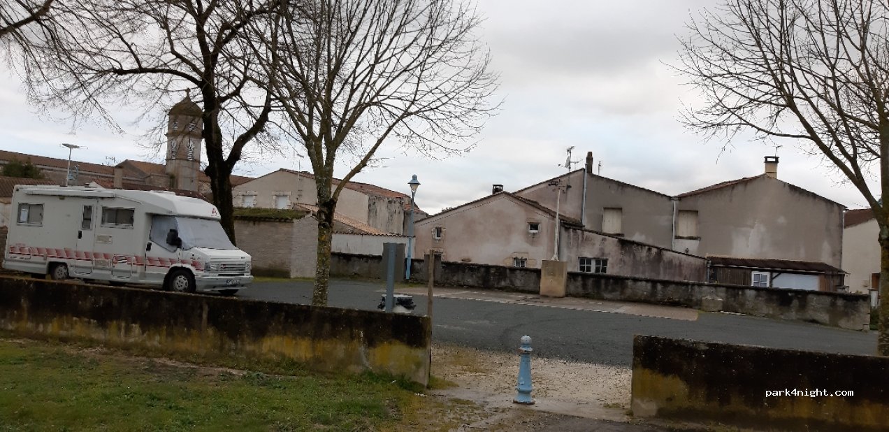 (17430) Muron - Rue du Champ de Foire — foto 2