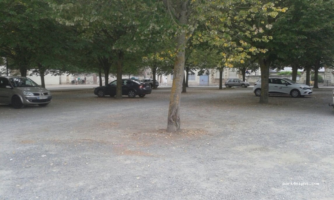 (49400) Saumur - 5 Place Notre Dame — foto