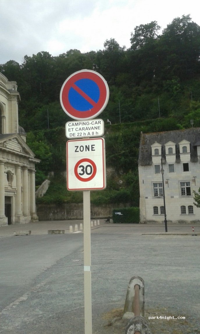 (49400) Saumur - 5 Place Notre Dame — foto 2