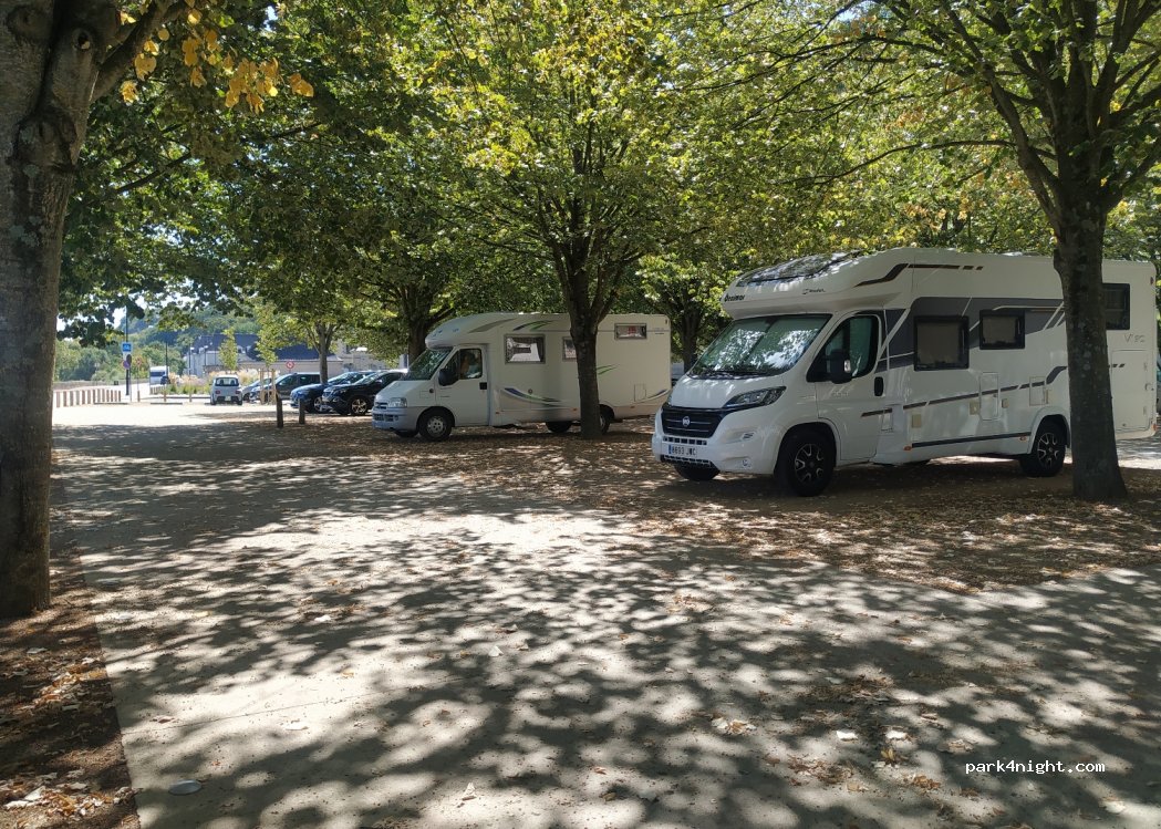 (49400) Saumur - 5 Place Notre Dame — foto 3